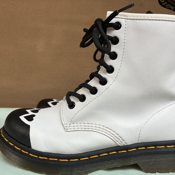 🖤 LOVE BUZZ: Custom Doc Martens - Picture 3 of 4
